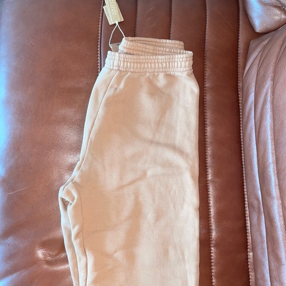 SKIMS Cotton Fleece Jogger (color: Tigers eye) - Picture 6 of 13